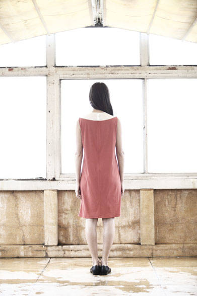 <strong>semoh｜セモー</strong><br />ワンピース 2万1600円、レザーシューズ  5万6160円