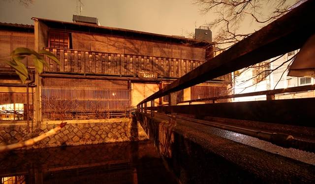 祇園新橋伝統的建造物（パスザバトン京都祇園店／2015夏OPEN予定）