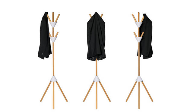 <strong>ALESSI｜アレッシィ</strong><br />「ALESSI 2015 SS NEW COLLECTION」ポーリーヌ・デルトゥールデザインのコートスタンド「Pierrot」 4万8600円