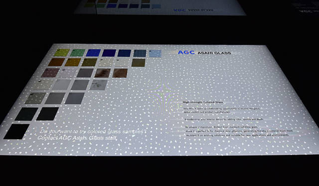 <strong>AGC旭硝子</strong><br />ミラノサローネ「GLACIER FORMATION ―AGCによる情報との新しい関係―」