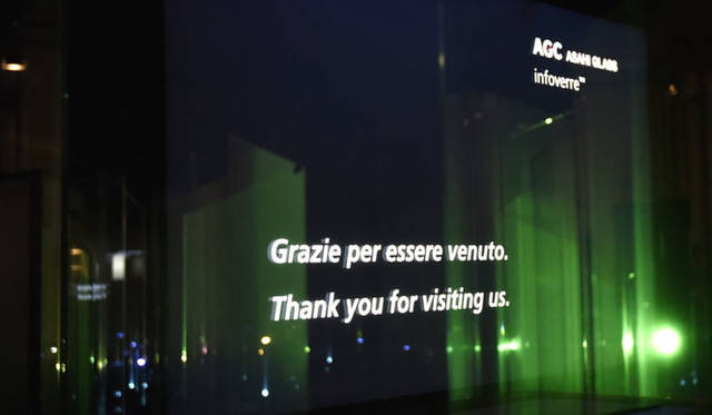 <strong>AGC旭硝子</strong><br />ミラノサローネ「GLACIER FORMATION ―AGCによる情報との新しい関係―」