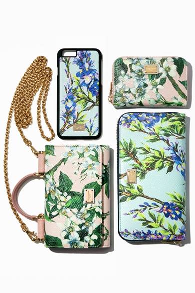 （左上から時計回りに）iPhone Case 2万1600円、Wallet 3万8880円、Wallet  6万8040円、Phone Bag 11万8800円 