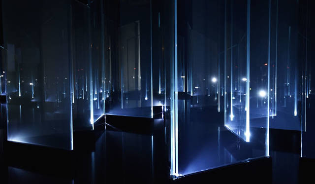 <strong>AGC旭硝子</strong><br />ミラノサローネ「GLACIER FORMATION ―AGCによる情報との新しい関係―」