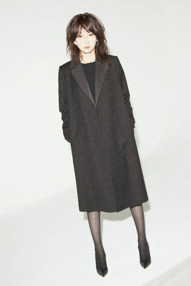 <strong>PEELSLOWLY｜ピールスローリー</strong><br />2015年春夏（3rd）コレクション<br />チェスターフィールドコート6万1560円