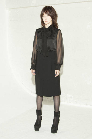 <strong>PEELSLOWLY｜ピールスローリー</strong><br />2015年春夏（3rd）コレクション<br />コンビネーションボウタイドレス3万8880円