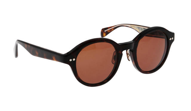 ラウンドタイプ「KUROMON」。ボストンタイプと同様に、リムの幅は6ミリ。モデル名は「細尾」が300年以上、店を構える京都の黒門通りに由来。7万200円