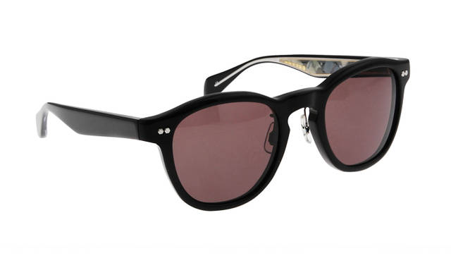 ブラックのレンズを使った、写真1と同じボストンタイプ「SUNSET BLVD」。7万200円