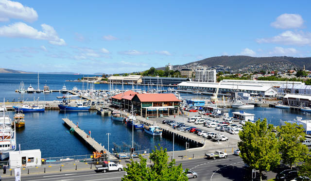 <br />タスマニア州ホバートの港町。宿泊したグランドチャンセラーの部屋からの眺望