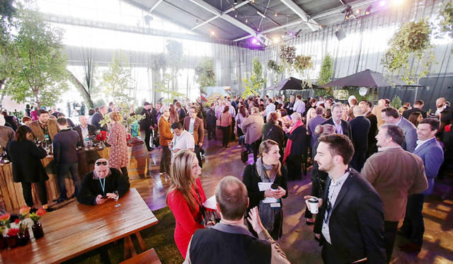 <br />昼間はランチを兼ねてマーケットプレイスに80名のインフルエンサーが集合