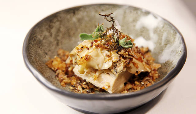 <br />ピーター・ギルモア氏の「豚アゴ肉のスモーク＆コンフィ」は感動のひと皿