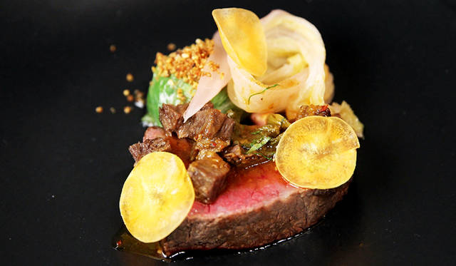 <br />ニール・ペリー氏のメインは、フルブラッドのワギュウビーフ。ヘンチキのシラーズとは抜群の相性