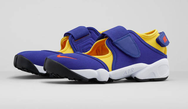 <strong>NIKE SPORTSWEAR｜ナイキ スポーツウェア</strong><br />「ナイキ エア リフト オリジナルカラー」9720円