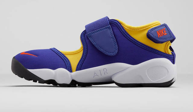 <strong>NIKE SPORTSWEAR｜ナイキ スポーツウェア</strong><br />「ナイキ エア リフト オリジナルカラー」9720円