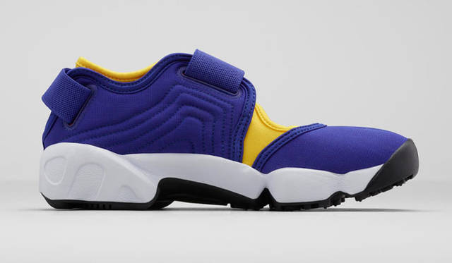 <strong>NIKE SPORTSWEAR｜ナイキ スポーツウェア</strong><br />「ナイキ エア リフト オリジナルカラー」9720円