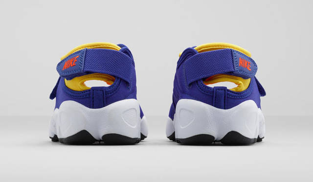 <strong>NIKE SPORTSWEAR｜ナイキ スポーツウェア</strong><br />「ナイキ エア リフト オリジナルカラー」9720円