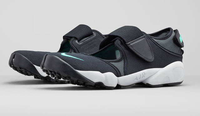 <strong>NIKE SPORTSWEAR｜ナイキ スポーツウェア</strong><br />「メンズ ナイキ エア リフト」9720円