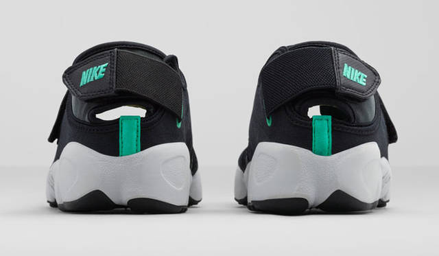 <strong>NIKE SPORTSWEAR｜ナイキ スポーツウェア</strong><br />「メンズ ナイキ エア リフト」9720円