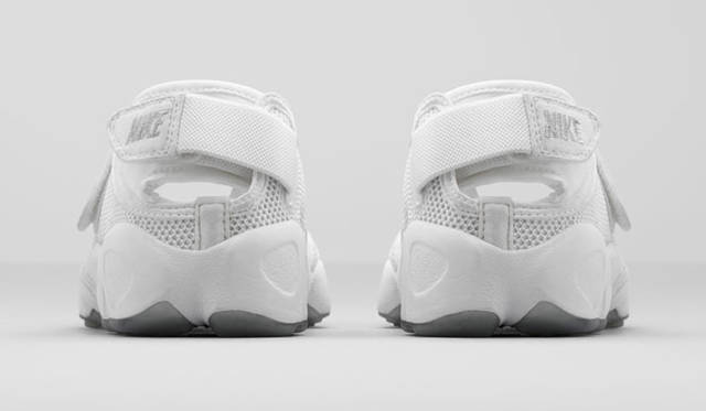 <strong>NIKE SPORTSWEAR｜ナイキ スポーツウェア</strong><br />「ウィメンズ ナイキ エア リフト」9720円