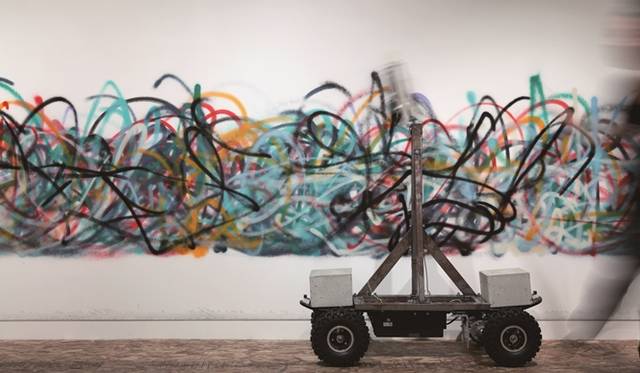 『SENSELESS DRAWING BOT』Photo：Yamakami Yohei