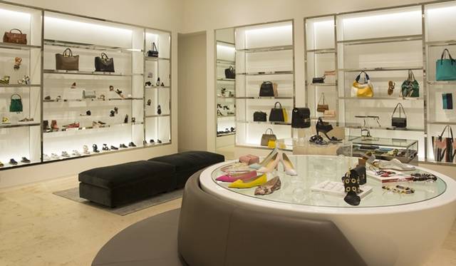 1階 シューズ エリア