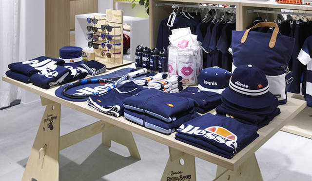<strong>ellesse｜エレッセ</strong><br />「ellesse tennis club with windsor racket shop（エレッセテニスクラブ ウィズ ウインザーラケットショップ）」