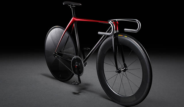 トップチューブといいハンドルバーといい径を途中で変えることでモダンさをうまく出している