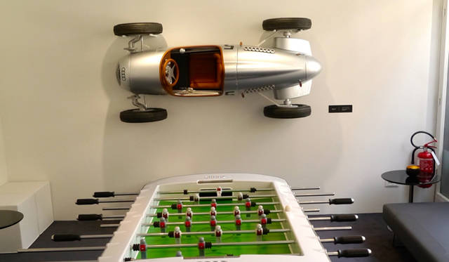 遊びの道具もアウディデザインに重要という展示