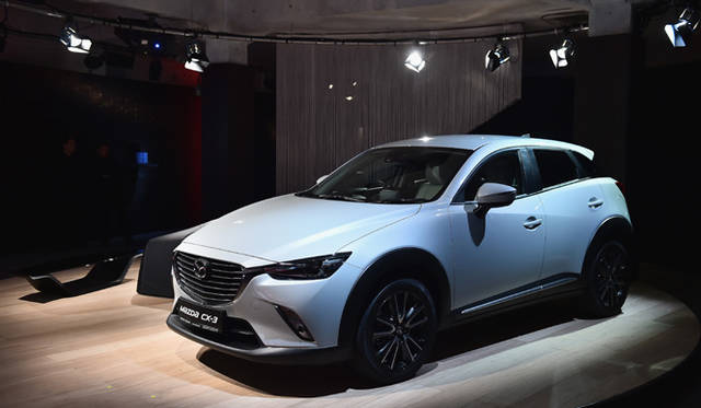 マツダCX-3の前にはSofa by KODO concept