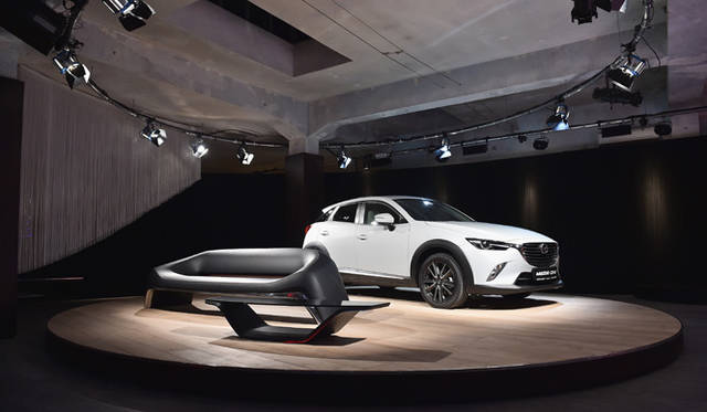 マツダCX-3の前にはSofa by KODO concept