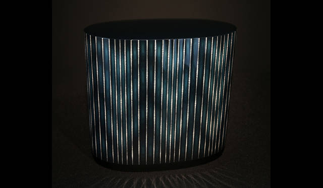 会場では魂動デザインのコラボレーションアートとして、漆器で知られる広島の7代目金城一国斎の「白糸の滝」（水・光・風といった自然の営みを表現）を展示