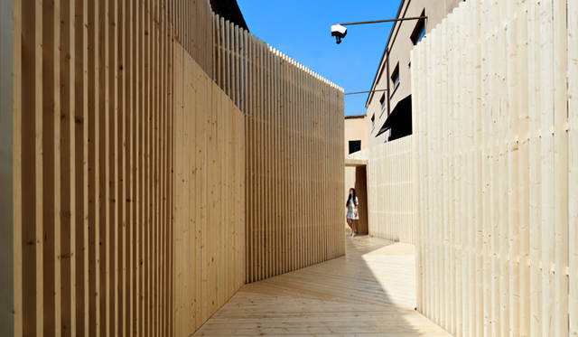 会場を出るとフィリップ・ニグロ氏が作りあげた空間をさらに体験する