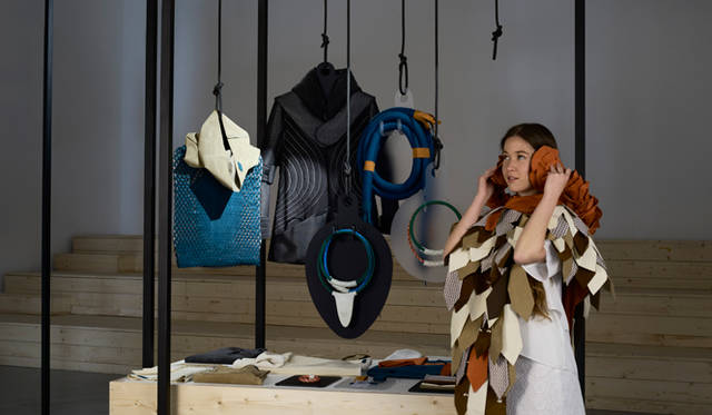 「センスウェア」の「Hold Me」は外界の音をやさしくくぐもらせてくれる機能を持つ