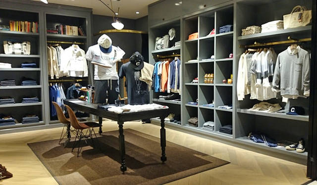 <strong>ANGLOBAL｜アングローバル</strong><br />大阪「E-ma」1階「トッド スナイダー ライブラリー」