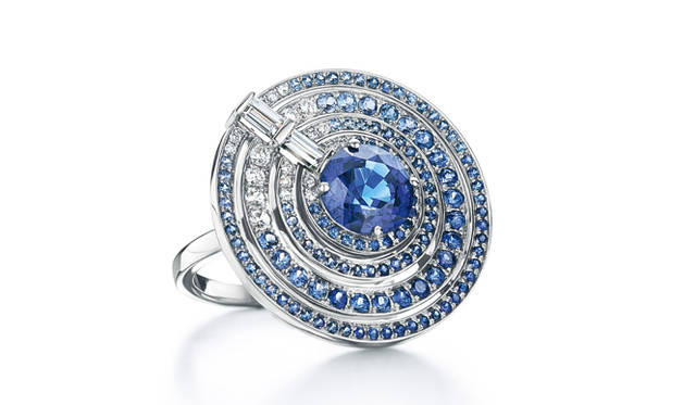 水面に広がる海のしぶきをデザインしている。  ©Tiffany & Co.