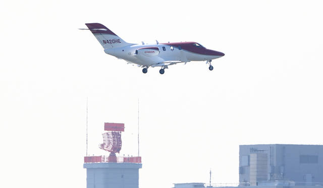 羽田に到着するホンダジェット