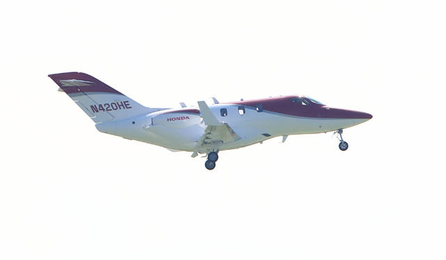 羽田に到着するホンダジェット