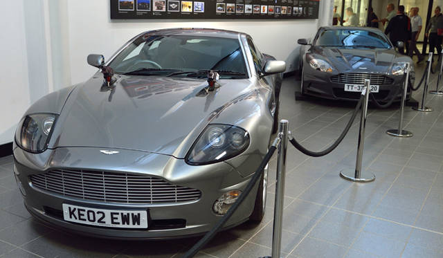 『007』仕様もふくめ、黎明期からのエポックなモデルが展示される