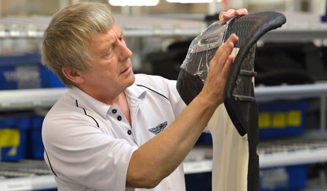 アストンマーティンのファクトリー内部