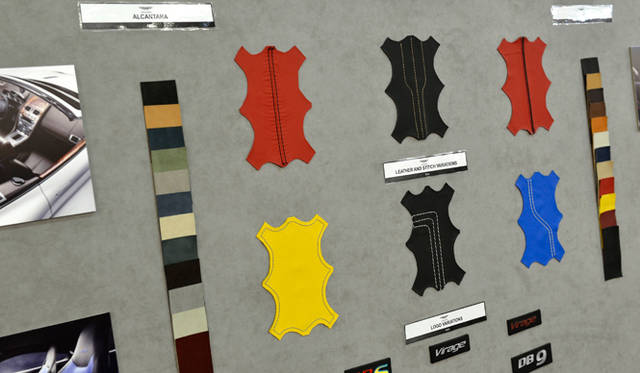 アストンマーティンの内装のサンプル