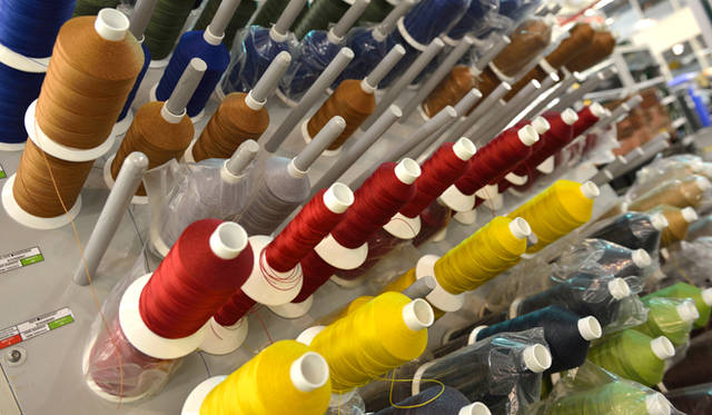 色とりどりの糸巻き