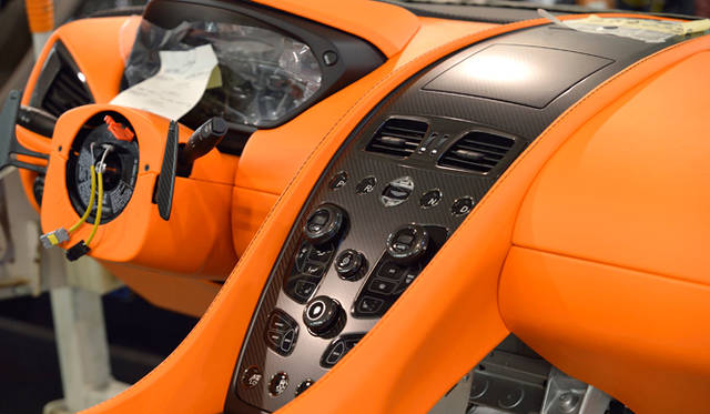 アストンマーティンのファクトリー内部