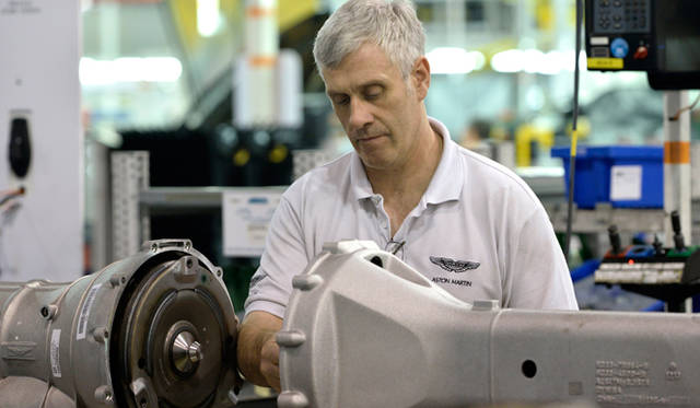 アストンマーティンのファクトリー内部