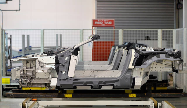 アストンマーティンのファクトリー内部