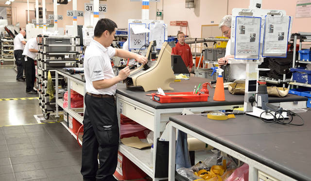 アストンマーティンのファクトリー内部