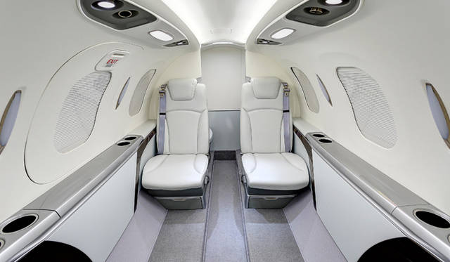 客室全体は非常に明るいつくり