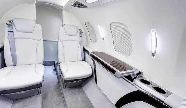 エンジンがキャビンから離れているので、騒音のレベルも低くなっているという