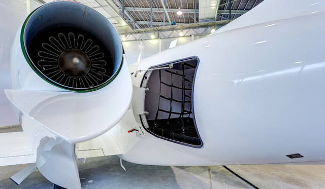 荷室もエンジンの構造材がないことで、大きく取れる