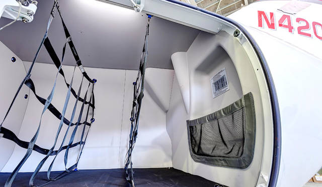 大型のゴルフバッグを6つ積むことができる