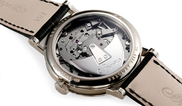 <strong>トラディション　オートマティック レトログラード セコンド 7097</strong><br />ケース｜18Kホワイトゴールド<br />直径｜40mm<br />ムーブメント｜自動巻き（Cal.505SR1）<br />機能｜レトログラード秒針ストラップ｜アリゲーター<br />防水｜3気圧<br />発売時期｜2015年秋予定<br />予価｜363万円（税抜）<br />