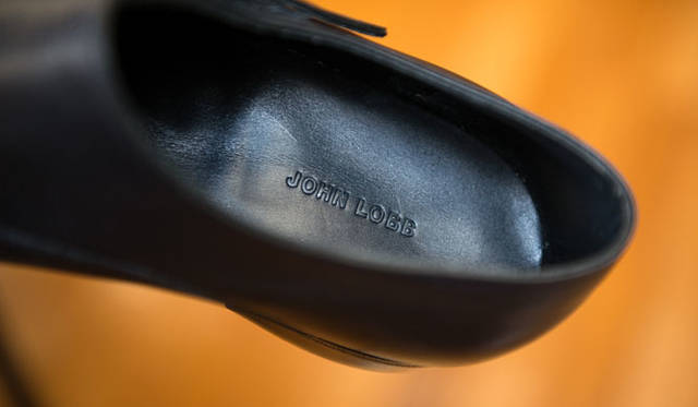 ブランドロゴもジョンロブのアーカイブから変更になる